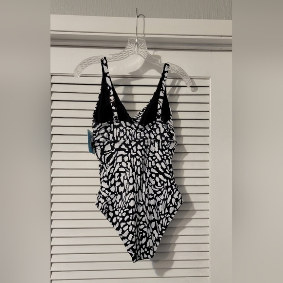 NWT Women's One-piece Swimsuit - Picture 2 of 7